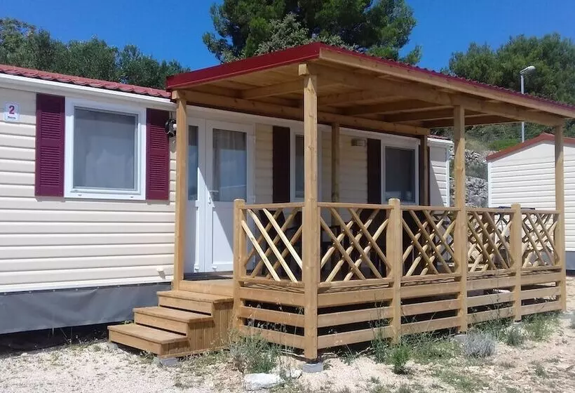 Hotelli Victoria Mobilehome Jezera Village Holiday Resort