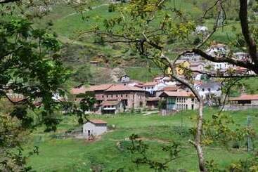 فندق فئة نجمة واحدة Hosteria Del Huerna