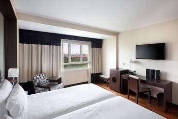 ホテル NH Canciller Ayala Vitoria