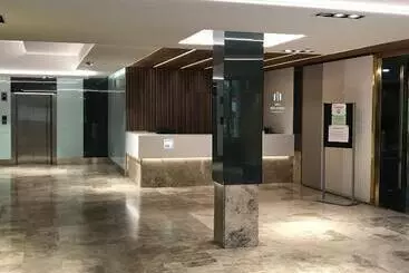 فندق Puerta De Segovia