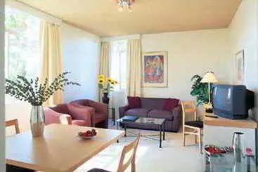 Apartments Plus Willoughby Road