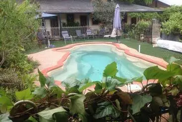 فندق Coach House Inn