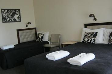 Hotel Flag Inn Alandale