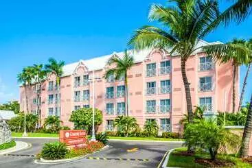 ホテル Comfort Suites Paradise Island