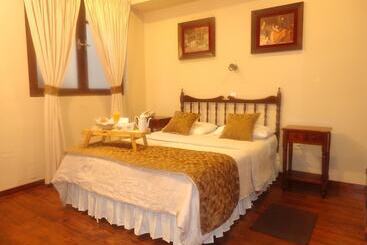 هتل Hostal Colonial