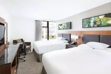 Doubletree By Hilton Hotel & Suites Victoria