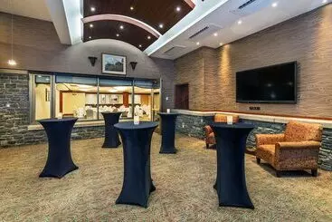 Hotel Royal Canadian Lodge