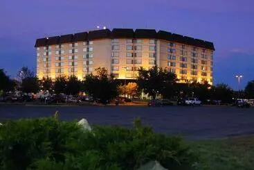 ホテル Saskatoon Inn & Conference Centre