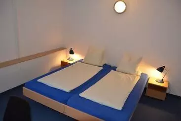 Hirschen Backpacker Hotel & Pub