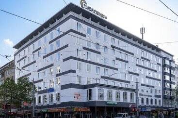 בית מלון כפרי Plaza Premium Columbus Bremen