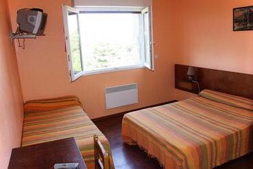 호텔 Hôtel   Pub Le Petit Bosquet