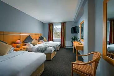 Queens Hotel And Nightclub