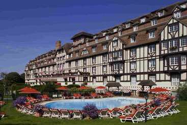 Отель Hôtel Barrière L Hôtel Du Golf