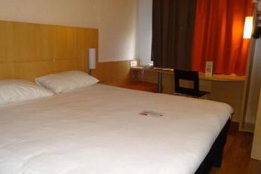 בית מלון כפרי Ibis Moulins