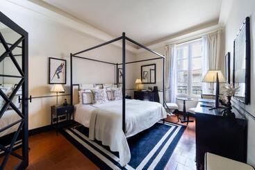 هتل Le Yaca Saint Tropez