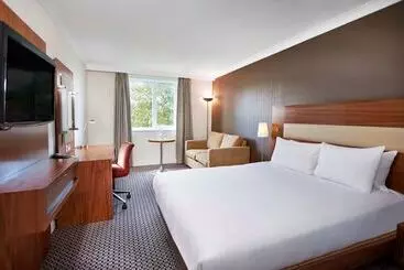 هتل Doubletree By Hilton Bristol North