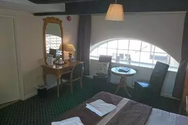 בית מלון כפרי George & Dragon