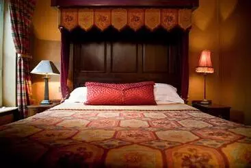 Отель Ravenwood Hall