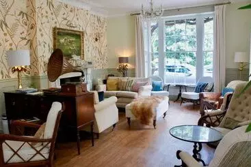 Отель Burleigh Court