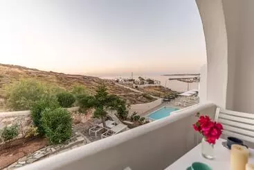 Adonis Hotel & Apartments
