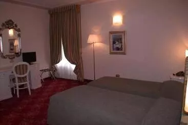 Отель Grand  Cadenabbia