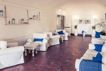 Отель Mercure Civitavecchia Sunbay Park