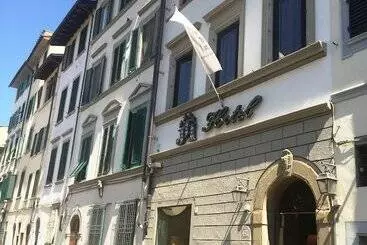 هتل J And J Historic House