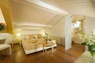 هتل Savoia & Jolanda