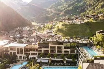 ホテル Stroblhof Active Family Spa Resort