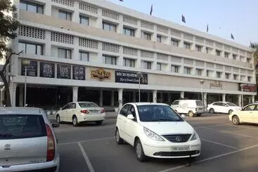 Hotel The Piccadily Chandigarh