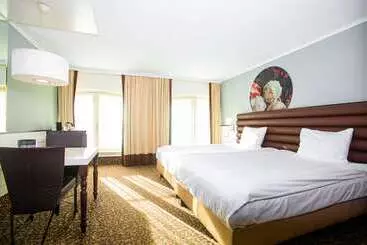 Golden Tulip Hotel Central