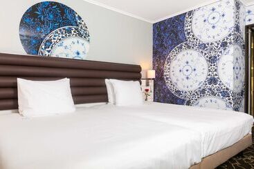 Golden Tulip Hotel Central