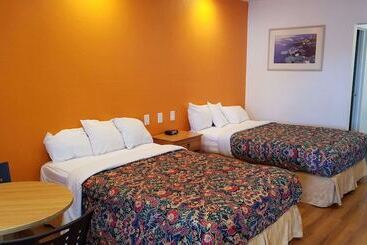 בית מלון כפרי Rodeway Inn Alamedaoakland