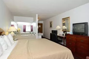 فندق Americas Best Value Inn Petoskey