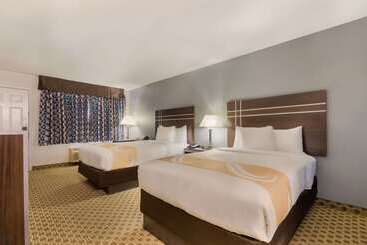 Отель Quality Inn Madisonville