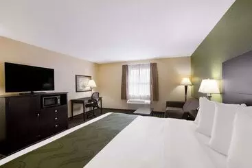 호텔 Quality Inn & Suites Big Rapids Near University