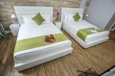 Chesterfield Hotel & Suites