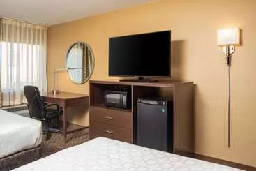 Отель Clarion Pointe Harrisonburg