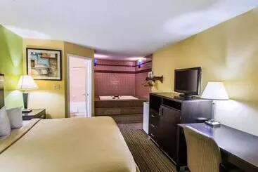 בית מלון כפרי Quality Inn Gainesville Near University