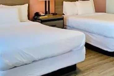 فندق Econo Lodge Inn & Suites