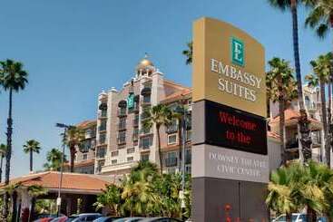 Отель Embassy Suites By Hilton Los Angeles Downey