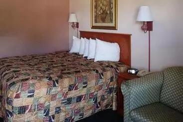 Hotelli Rodeway Inn Leesburg Chain Of Lakes