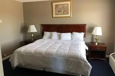 فندق Whalers Inn And Suites