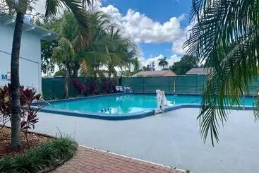 Otel The Hollywood Gateway Inn