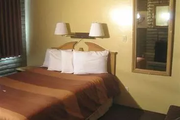 酒店 Ironhorse Inn & Conference Center