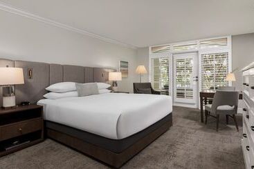 Отель L Auberge Del Mar