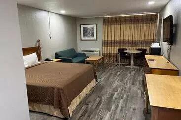 בית מלון כפרי Mid Towne Inn & Suites