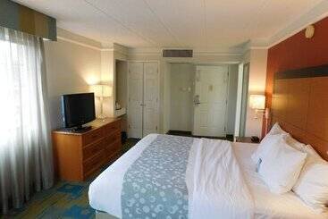 Otel Days Inn & Suites By Wyndham Schaumburg  Woodfield Mall