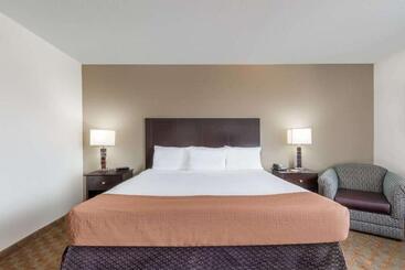 Surestay Plus Hotel By Best Western Lubbock Medical Center