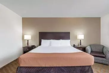 Surestay Plus Hotel By Best Western Lubbock Medical Center